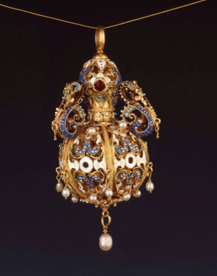 German pomander in gold, enamel and precious stones, early 17th century. This jewel measures 8 cm in height and 4 cm in diameter. © Burghley Collections